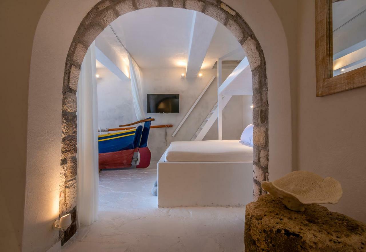 Villa Neosikos Amazing Beach House In Milos Island à Klima  Extérieur photo