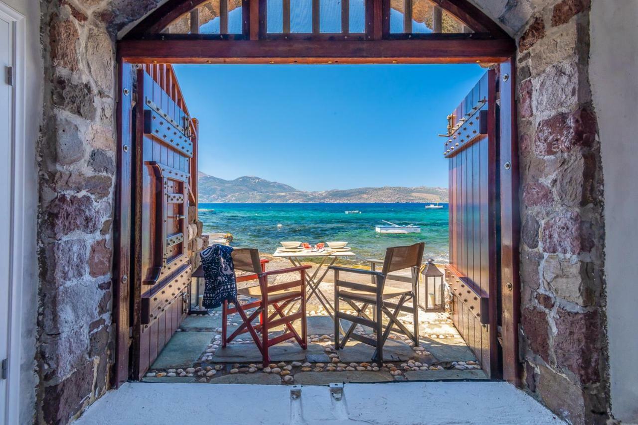 Villa Neosikos Amazing Beach House In Milos Island à Klima  Extérieur photo