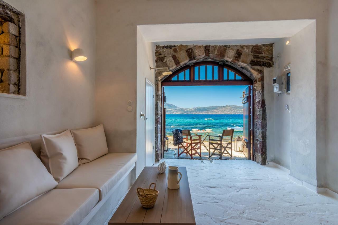 Villa Neosikos Amazing Beach House In Milos Island à Klima  Extérieur photo